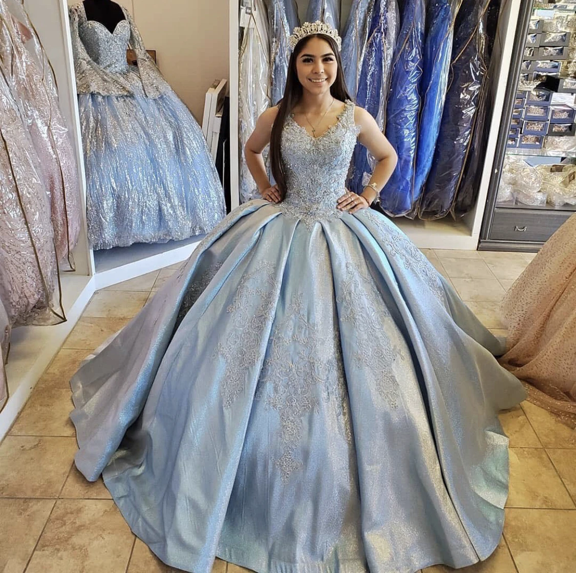 

ANGELSBRIDE Light Blue Quinceanera Dresses Court Train Ball Gowns V-Neck Sequins Beads Lace Party Princess Sweet 16 Ball Gown