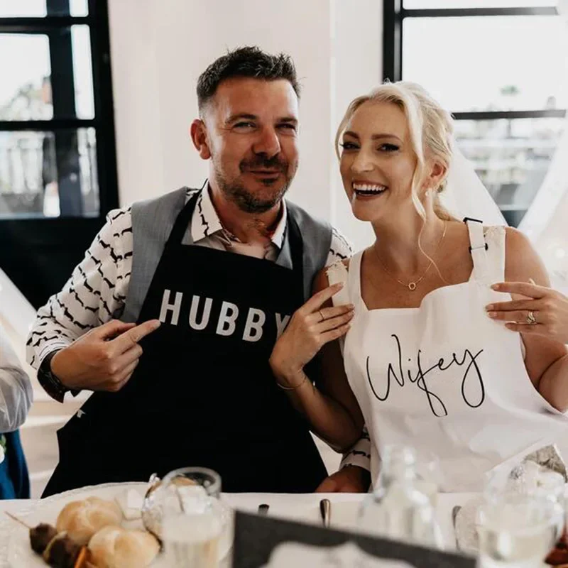 Wifey ehemann schürze Newlywed Braut Bräutigam Hochzeit anzug kleid cover up für erste abendessen mr Mrs Braut Dusche Bachelorette Party geschenk