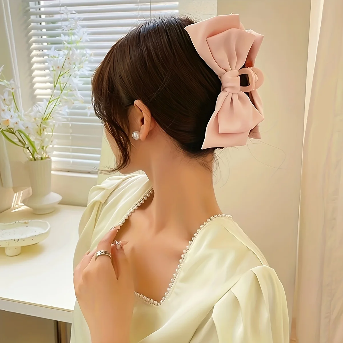 Large Bowknot Grip Clip Image 4