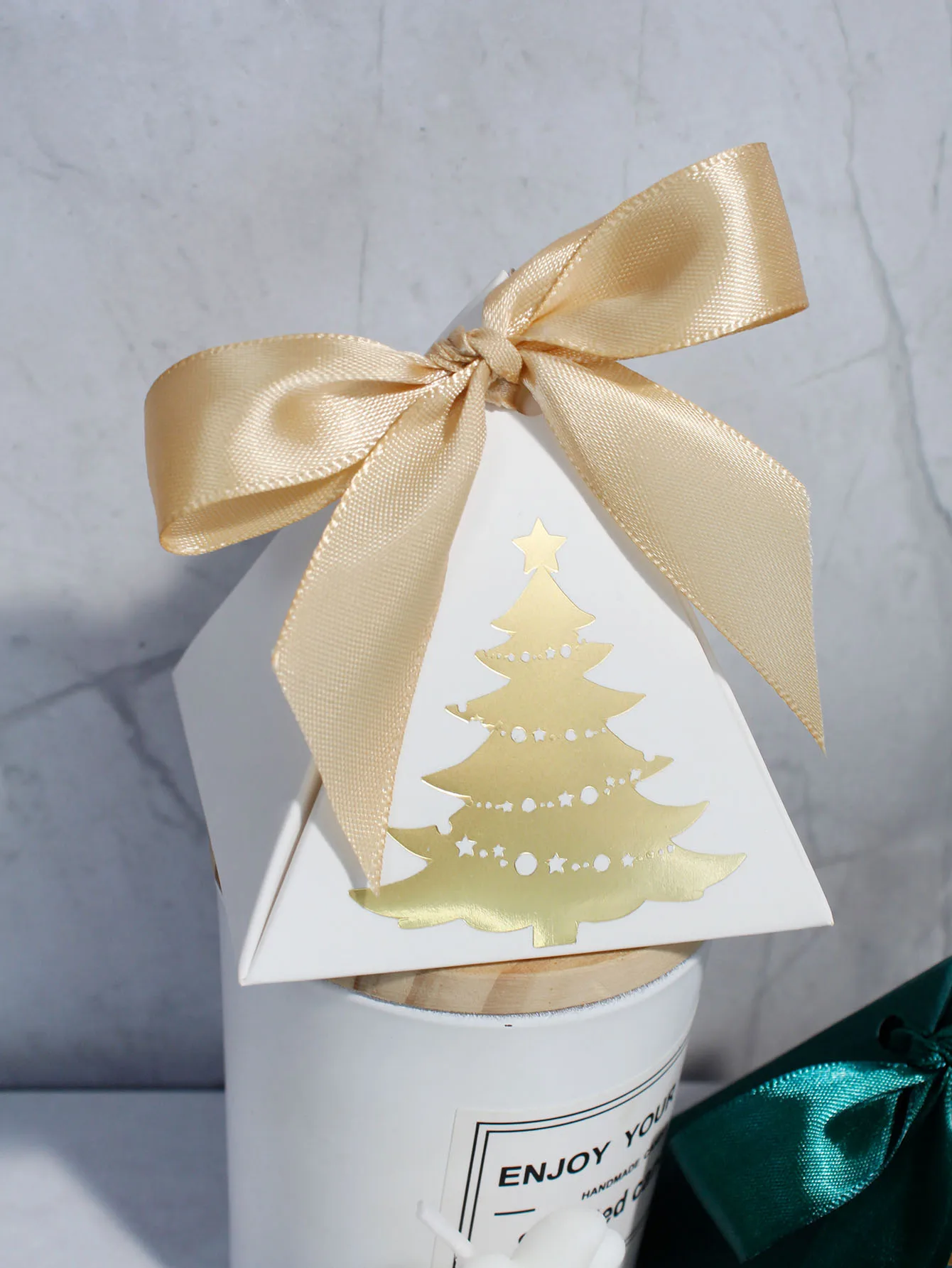 Frohe Weihnachten Dreieck Box Süßigkeiten Keks Geschenk Packag Boxen Taschen mit Band Jahr 2024 Party Dekoration liefert ﻿ – Detail 4