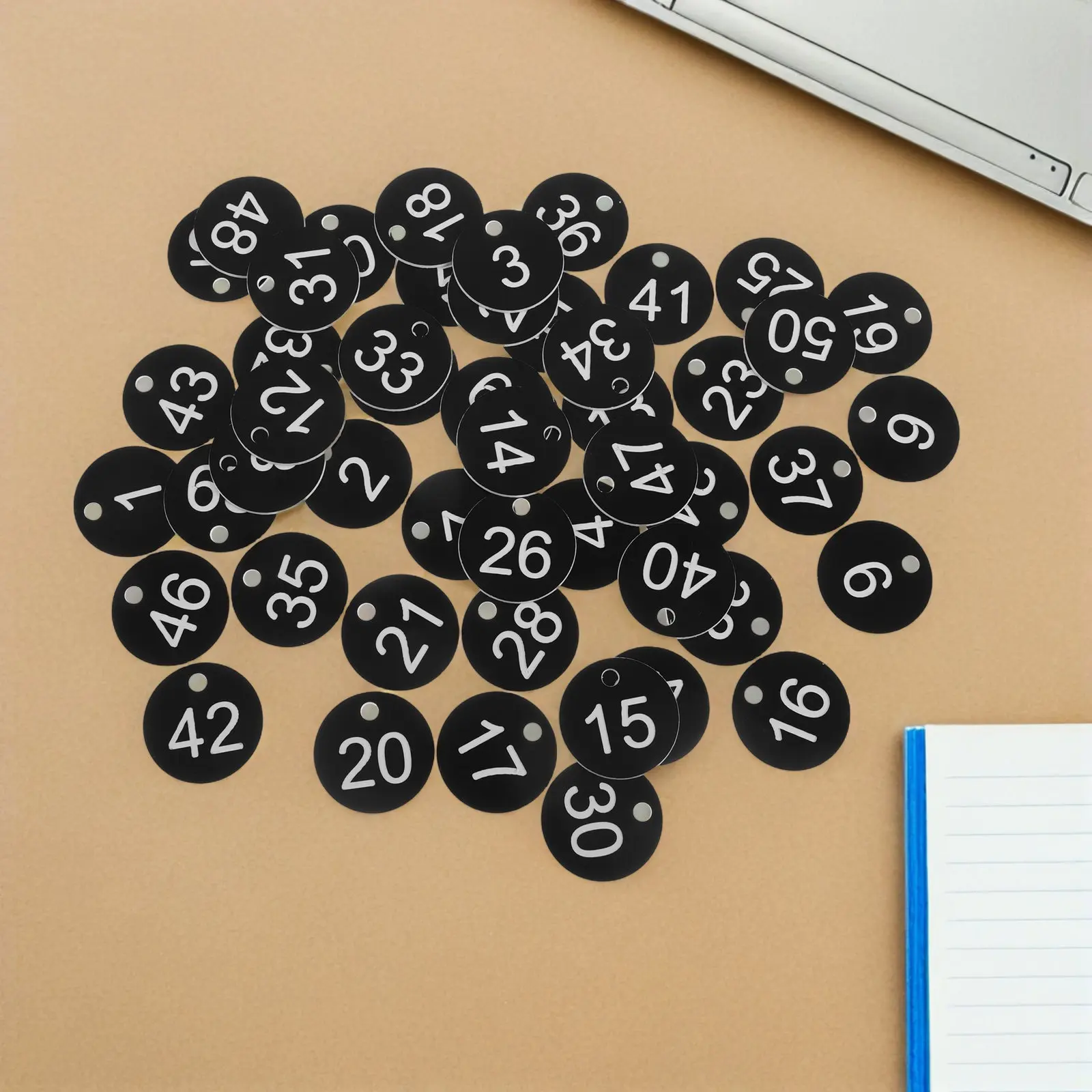 50Pcs 플라스틱 숫자 태그 1-50 키체인 라벨용 둥근 구멍이 있는 ID 마커 보관 조직 체육관 수영장 이벤트 가방 수하물