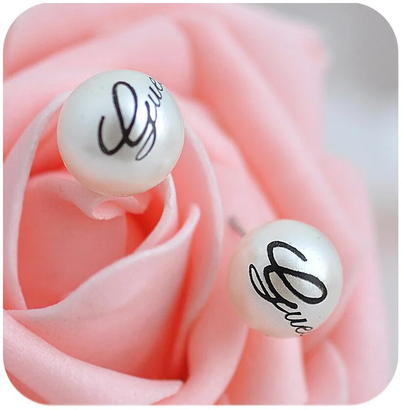 Luxury Korean Fashion Round Pearl Earrings Letter Guess Stud Earrings For Women Silver Needle Party Wedding Ear Studs Jewelry