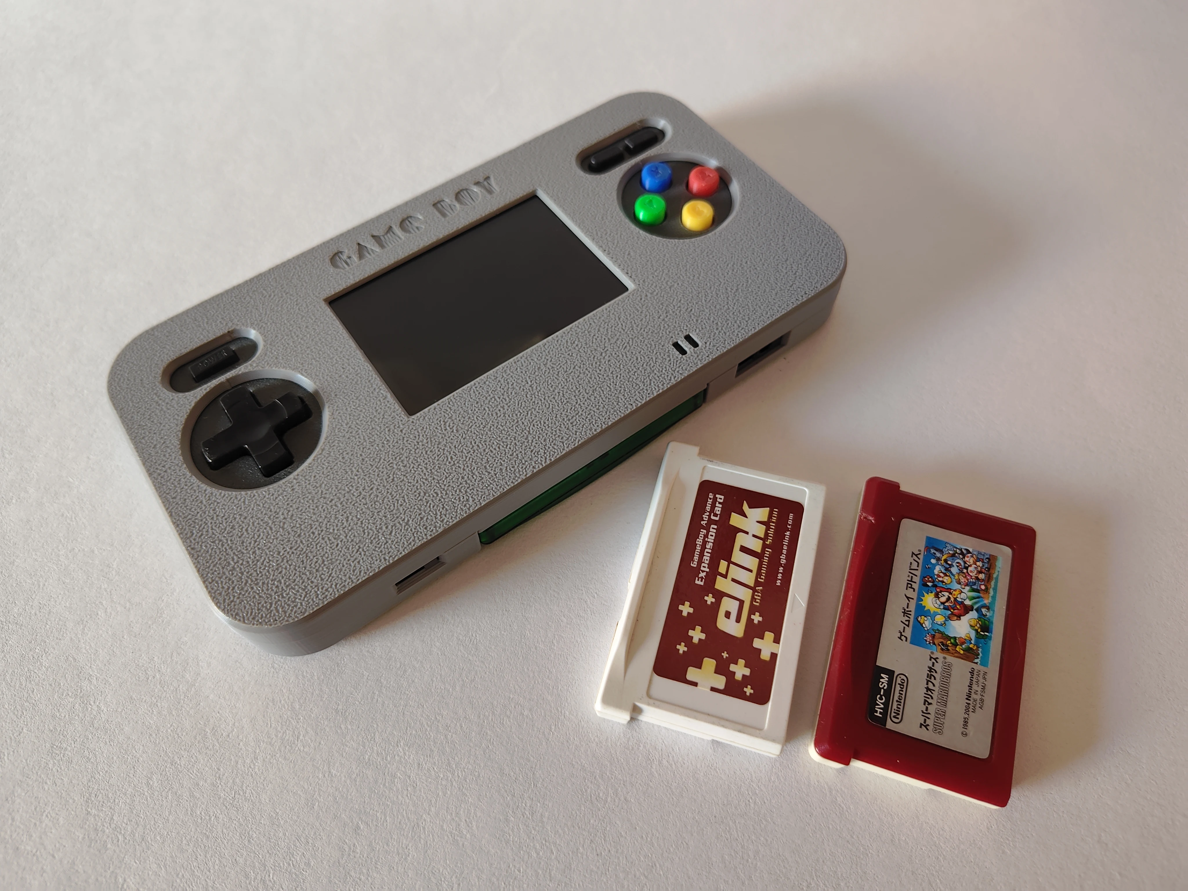 Console di gioco retrò dal design colorato da NDS a GBA - immagine 2