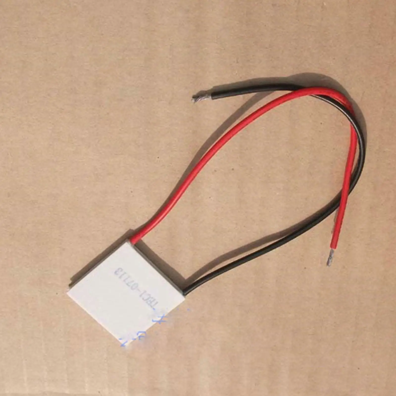 Thermoelectric Cooler Peltier Heatsink 30x30x3.2mm 13A 8.4V 61W TEC1-07113