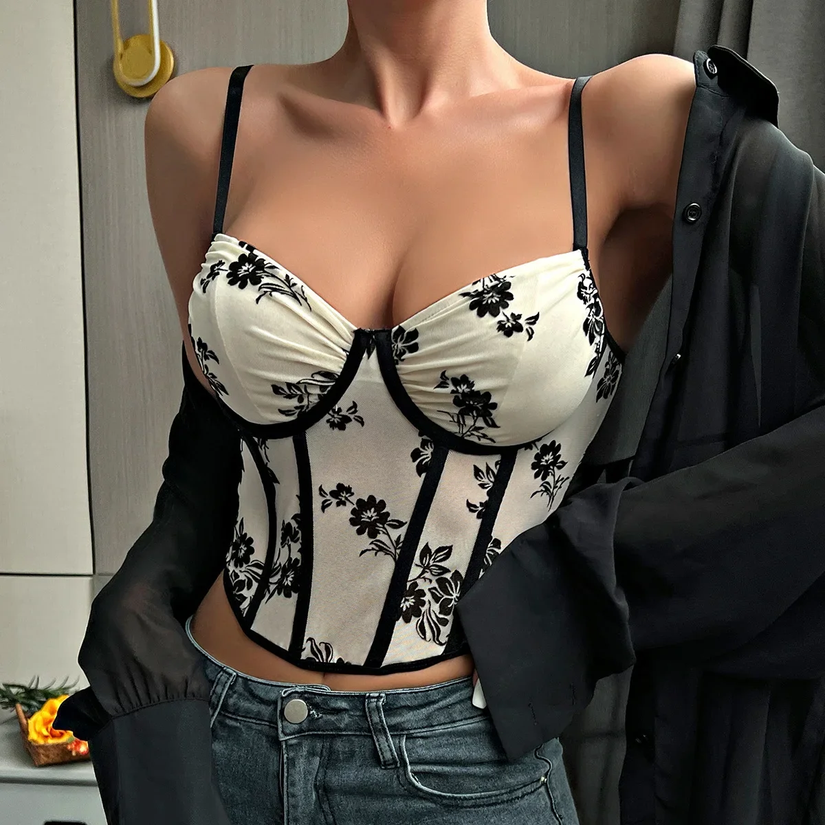 

New Deep V-low chest Girdle up one's waist Self-cultivation vest Spring and summer styles External penetration temperament tops