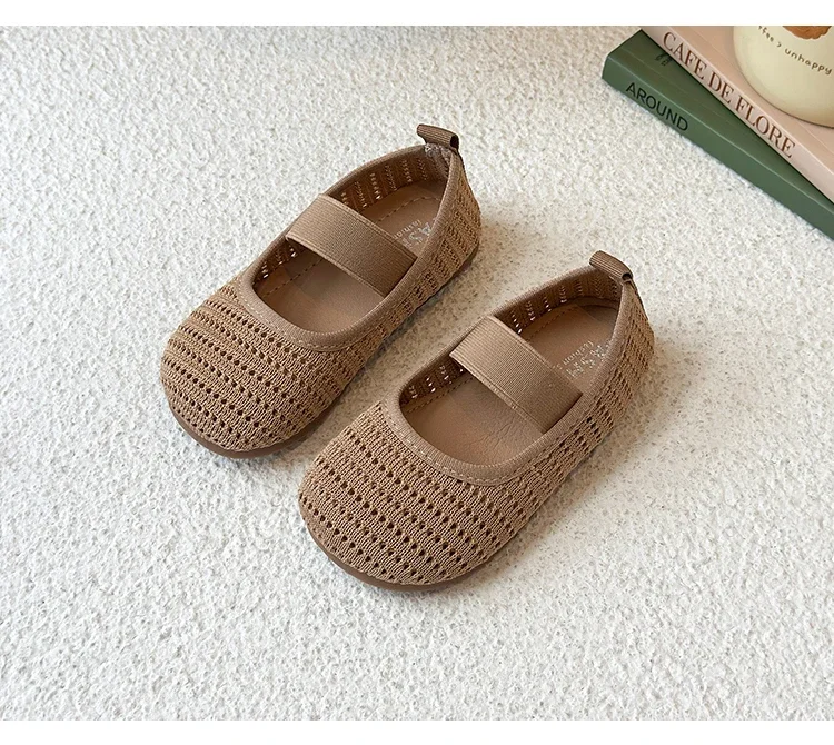 2025 الفتيات حذاء مسطح الانزلاق على لينة وحيد الاطفال نسج الأحذية تنفس جوفاء التدريجي الصيف جديد الأطفال حذاء كاجوال بلون