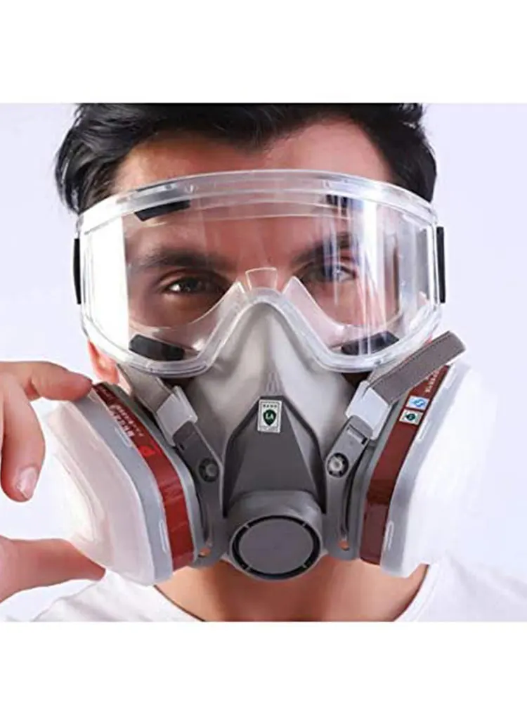 Masques chirurgicaux Type IIR disposés en pile, montrant les trois plis de protection, achetez ce lot de 50.