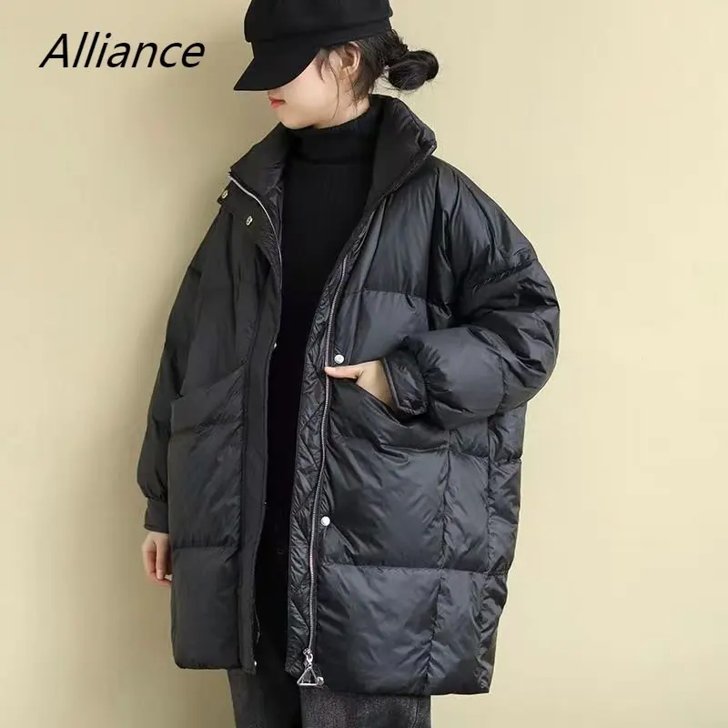 

2023 Autumn Winter Mid-length Women's Down Coats Retro Loose Coat White Duck Down Stand Collar Thin Middle-aged Down Jacket New