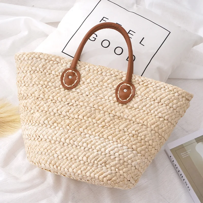 Рисунок 5 - Сумка из ротанга женская