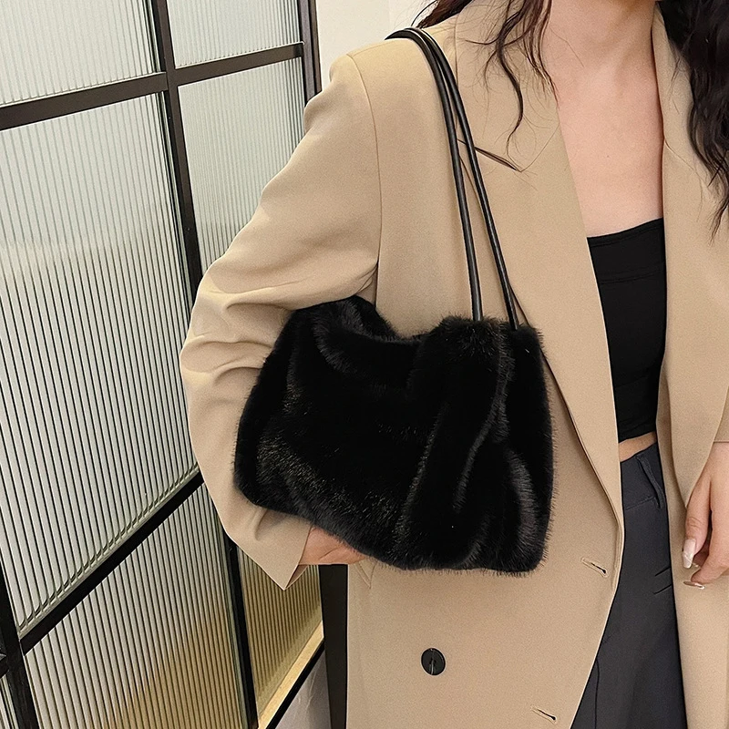 Plush Large-capacity Bag Women's Autumn and Winter New Simple Shoulder Underarm Bag Fashionable Fluff Bucket Handbag