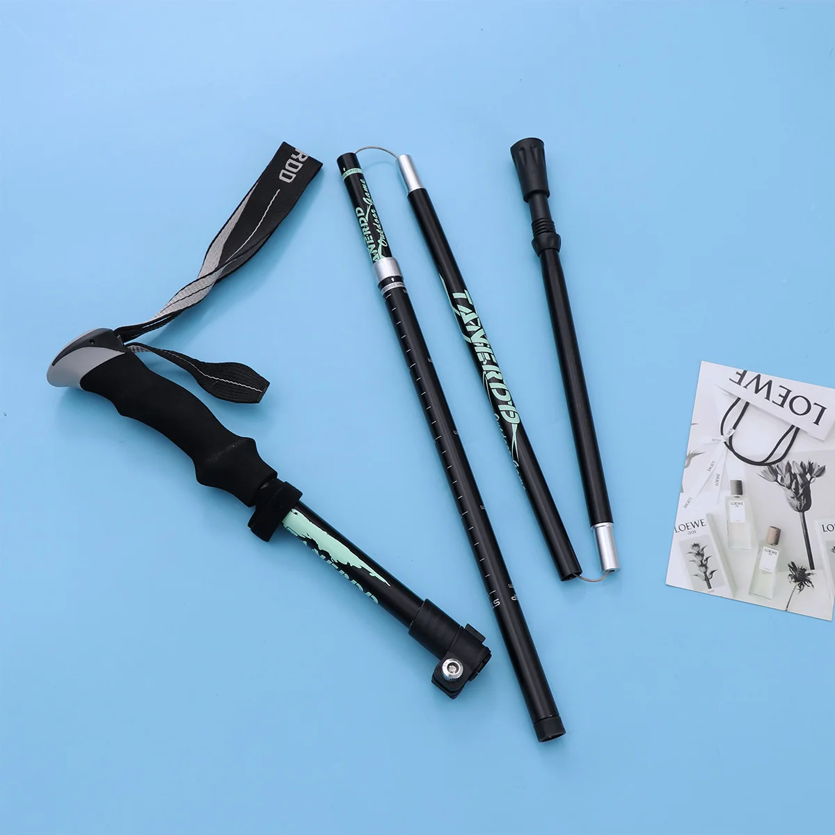 

Mountaineering Stick Retractable Cross-Country Aluminium Alloy Trekking Pole on Foot Ultra-Light Walking