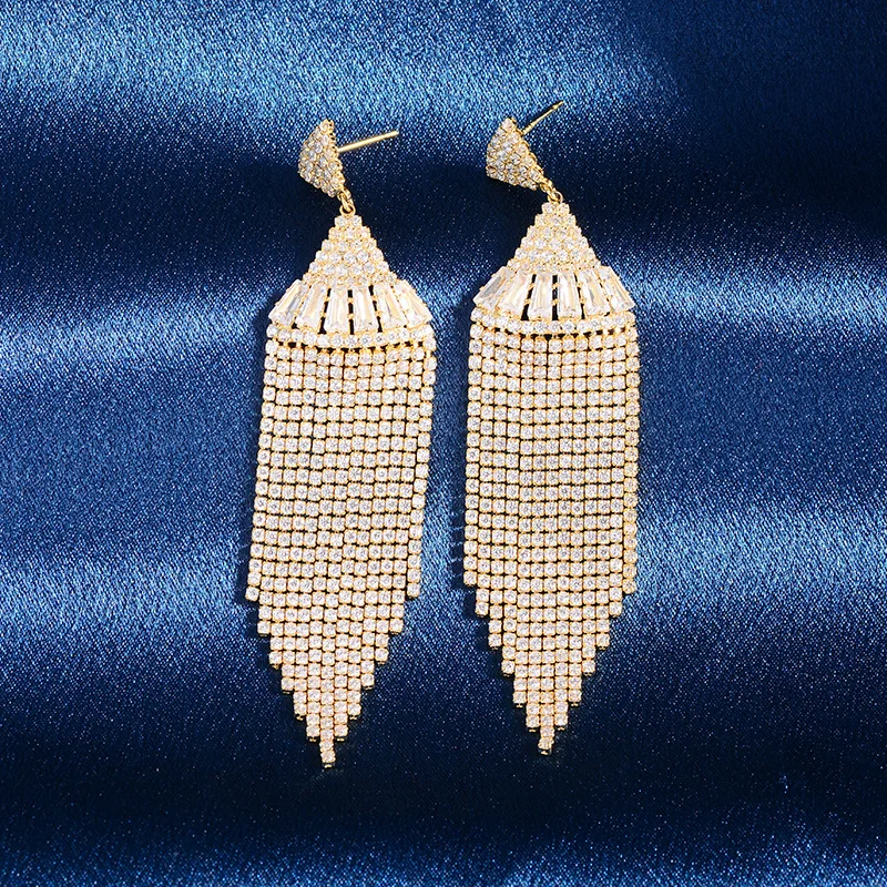 Europe and the United States fashion earrings women advanced sense of atmospheric trend light luxury long fringe earrings