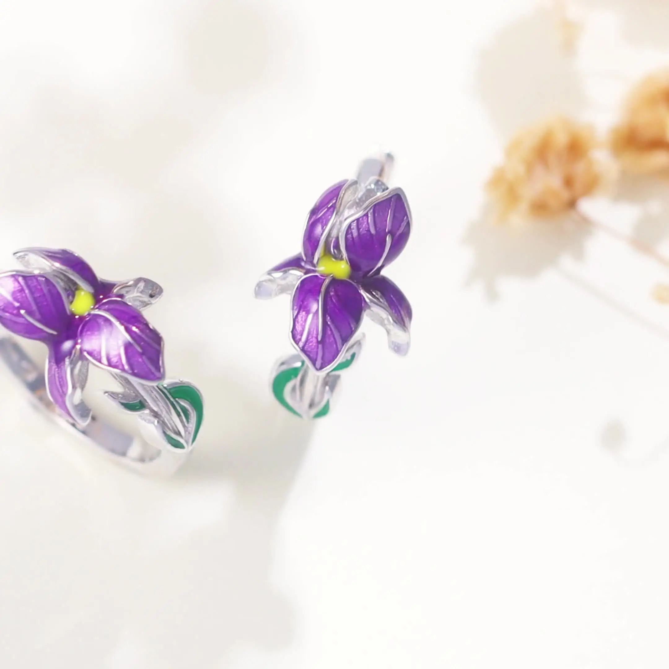 925 Sterling Silver Flower and Plant Series Purple Iris Earrings Detail
