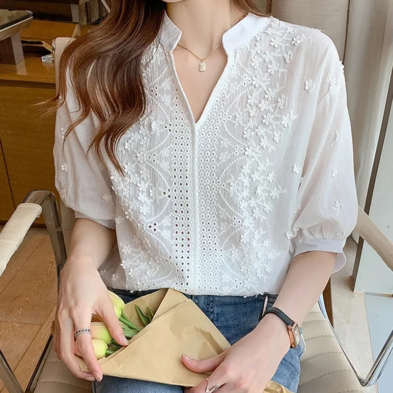 Fashion 3D Embroidery Cotton White Blouse Short Sleeve Women Shirt V-neck Lantern Sleeve Irregular Tops Blouses Blusas 14204