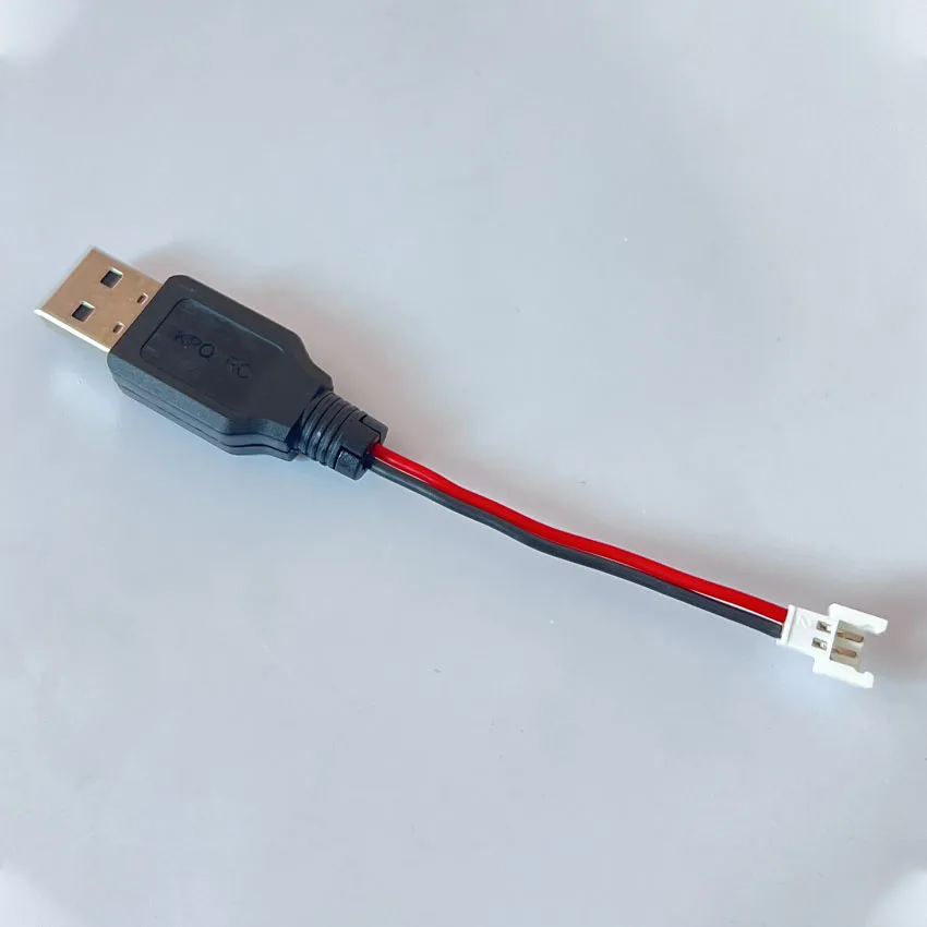 Câble USB simulateur vol RC déroulé montrant les quatre adaptateurs interchangeables.