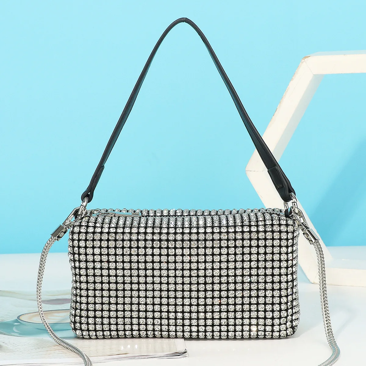 

Fashionable Diamond Shoulder Bag with Chain Strap for Women