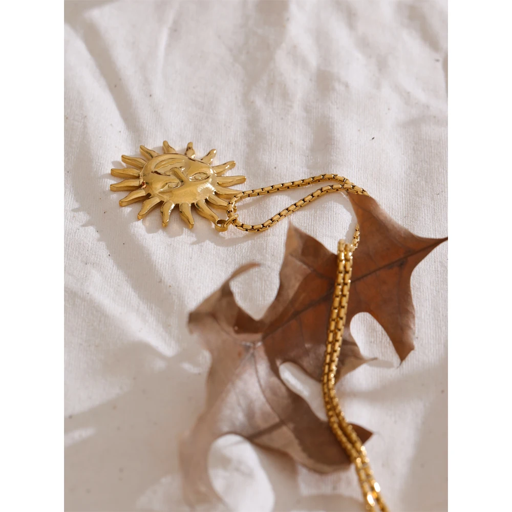 Yhpup 18K Gold Pendant Necklace