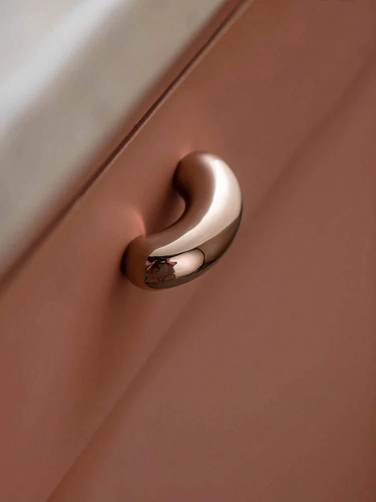 กุ๊ย-กี้  ลูกบิดประตูและมือจับตู้เฟอร์นิเจอร์  ทองเหลืองแท้  ไทเทเนียม  สีเงิน  สำหรับตู้ครัว  ลิ้นชัก  และอุปกรณ์ตกแต่งบ้าน 1