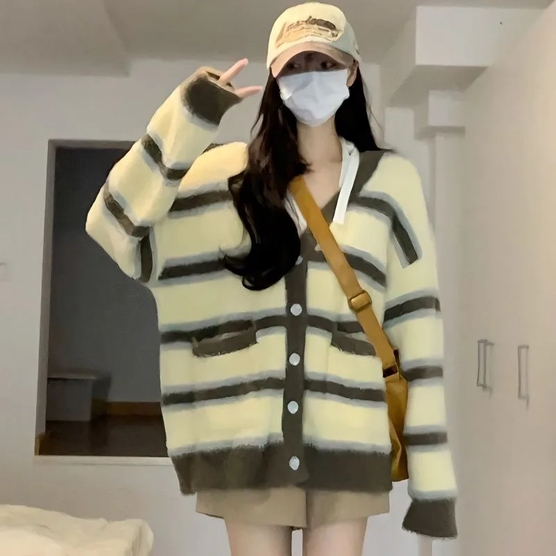 

Нежный полосатый свитер с v-образным вырезом, кардиган для женщин, весна 2023, повседневный мягкий клеевой осенне-зимний вязаный свободный свитер кардиган