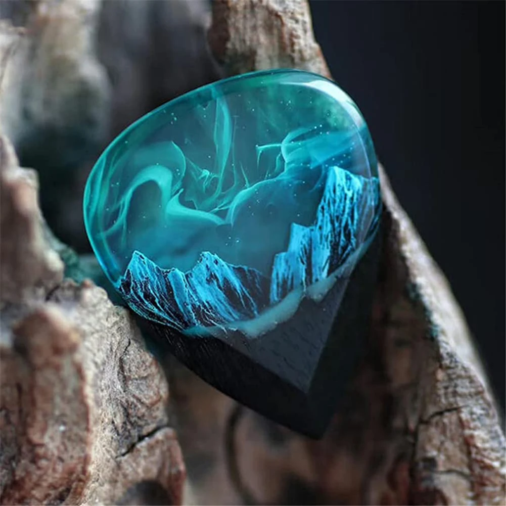 Description Picture 6 of itemEpoxy Resin Guitar Pick Plectrums Northern Lights Necklace Guitar Plectrums Creative Pendant Stringed Instrument Accessories