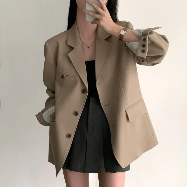 대비 컬러 블레이저: 이른 봄 스타일 업그레이드