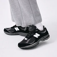 New Balance NB 2002R Chaussures de course décontractées à tige basse, respirantes, antidérapantes, à coussinets, style rétro, noir/gris M2002RR1 5