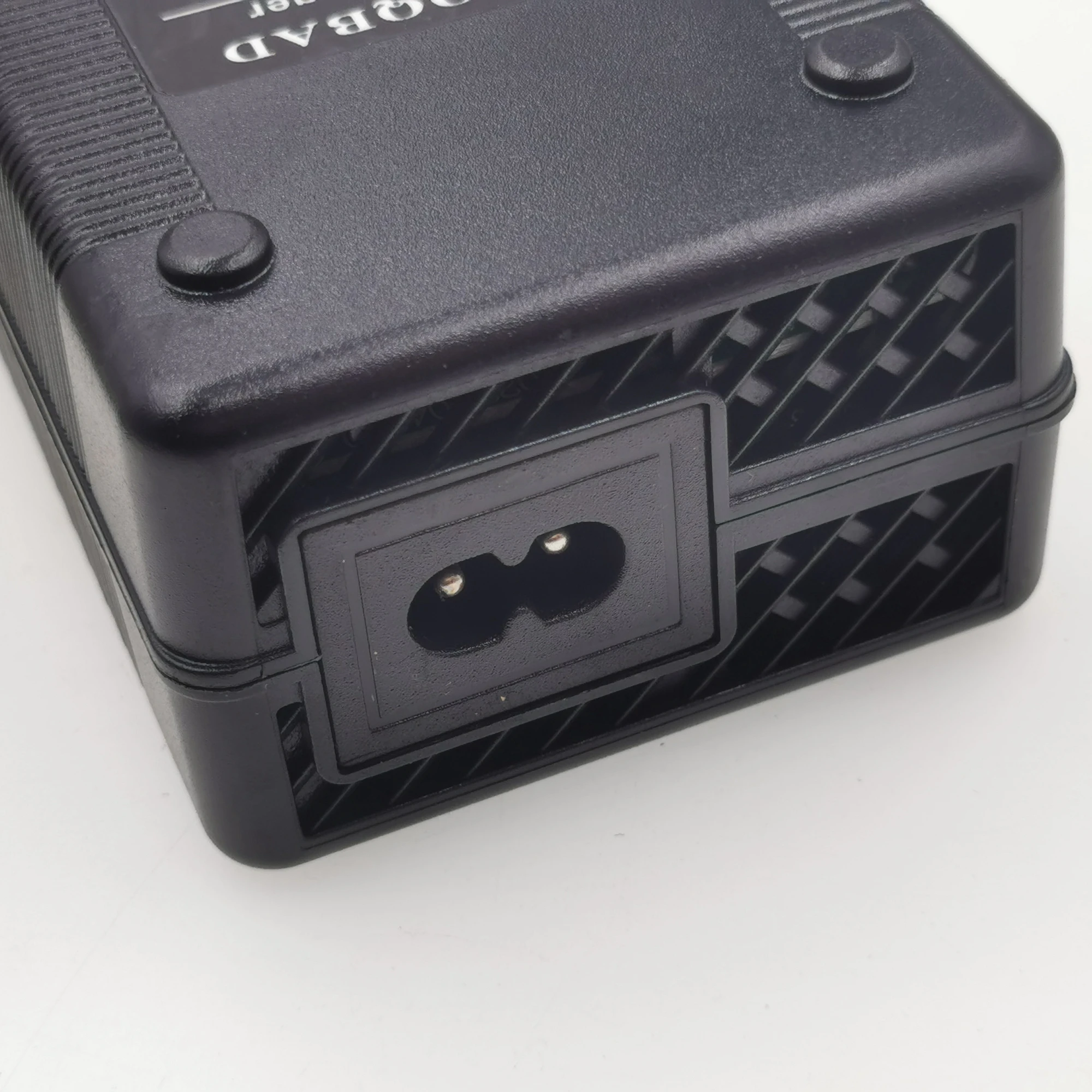 13 V 48V 리튬 이온 배터리에 대 한 54.6V 3A 배터리 충전기 전기 자전거 리튬 배터리 충전기 고품질 강한 열 분산