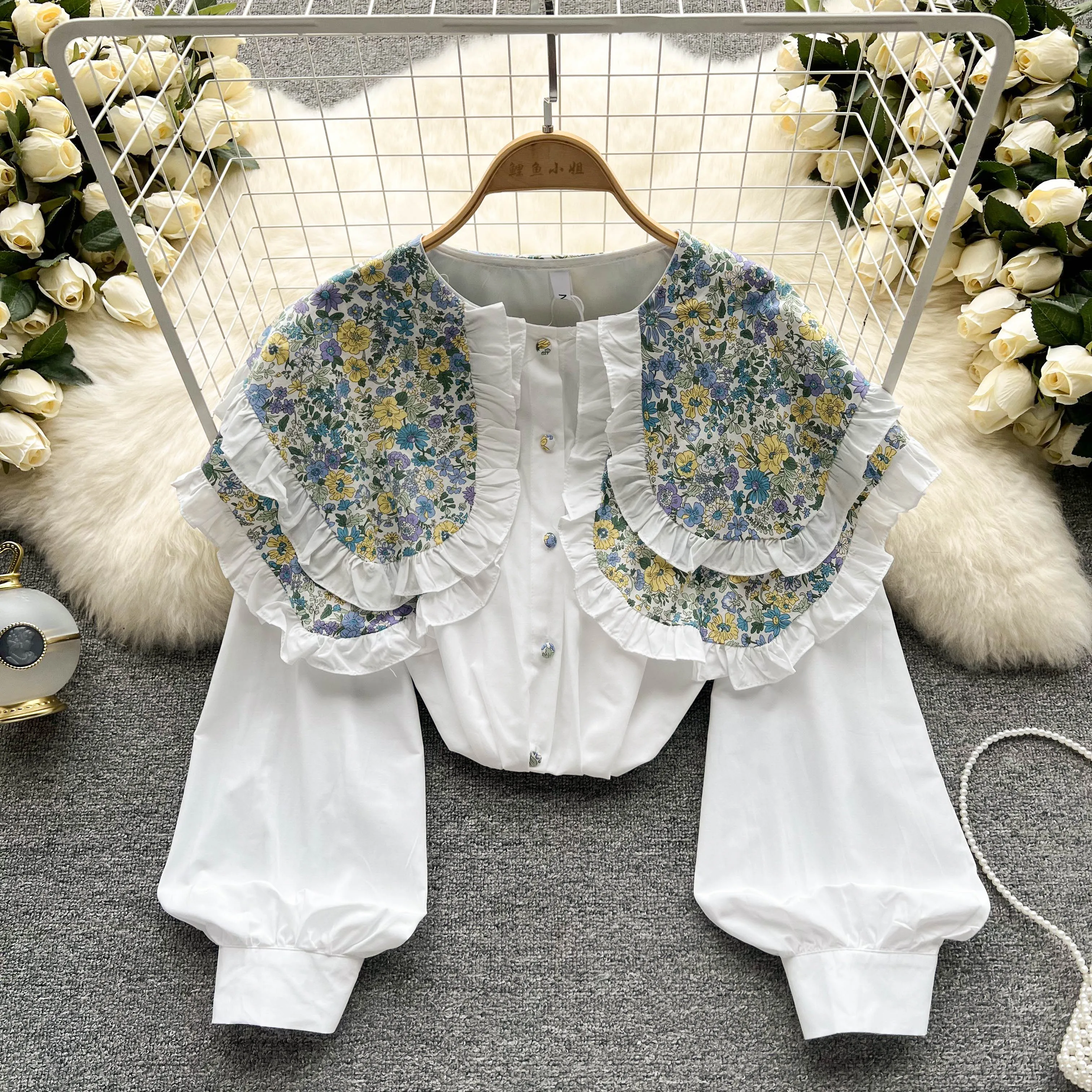 

Early Spring New Korean Version of the Pastoral Style Travel Wear Holiday Floral Doll Collar Single-breasted Design Shirt