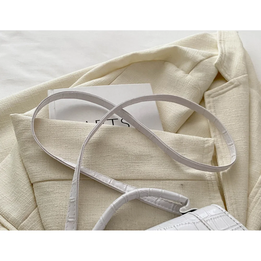 Déi populär nei Summermodesch Nischhandtaschen vun dësem Joer 2024, einfach a modesch Crossbody-Taschen mat enger Schëller fir all Alter._voghion.com