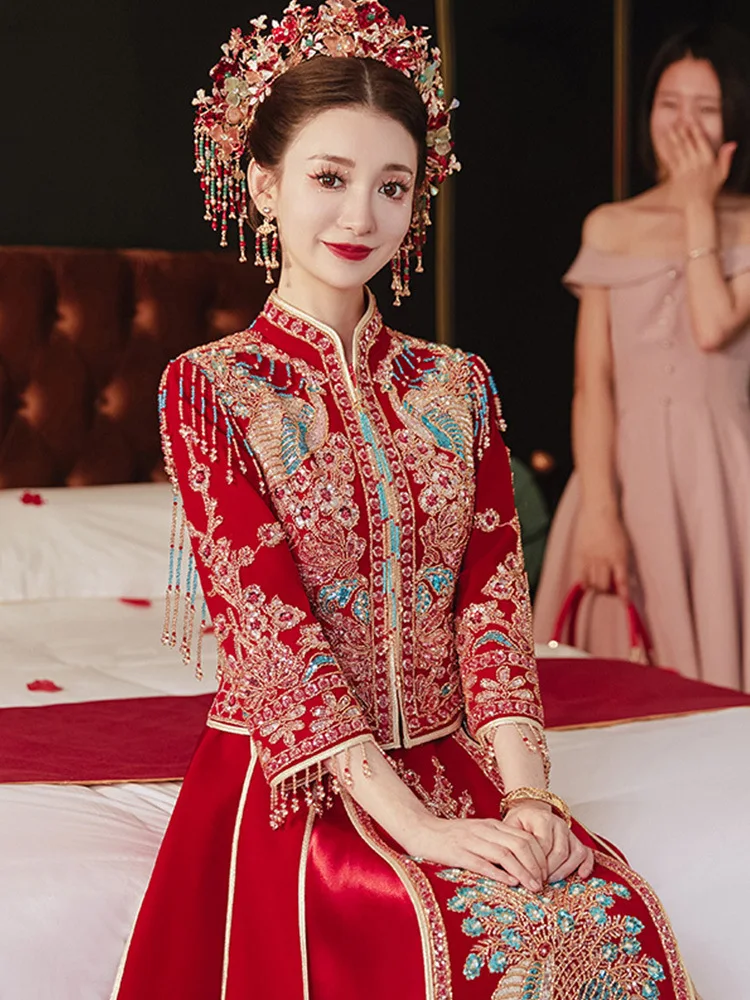 

Exquisite Sequins Chinese Style Bride Peacock Embroidery Wedding Dress Marry Beads Tassel Cheongsam