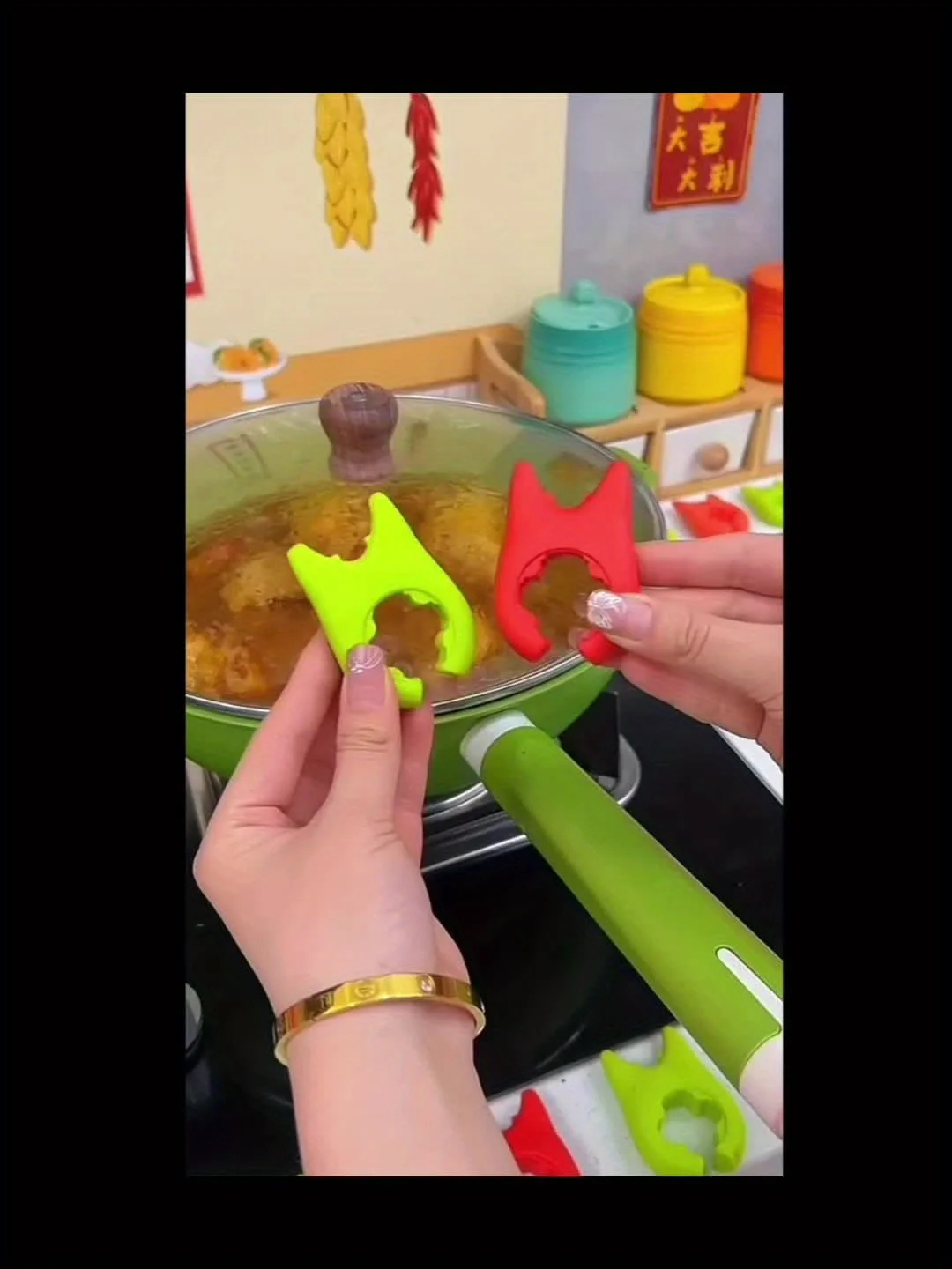Description Picture 3 of item3pcs Silicone Brush Holder, Heat Resistant Pot Clip Spoon Bottom, Flexible Kitchen Cooking Spoon Pot Clip Holder