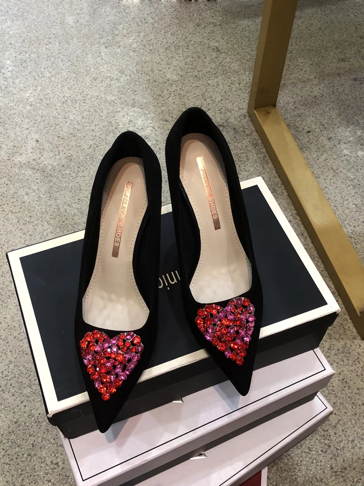 Diamond pointed high heels for women's new design sense, niche internet celebrity temperament, black slim heel shoes