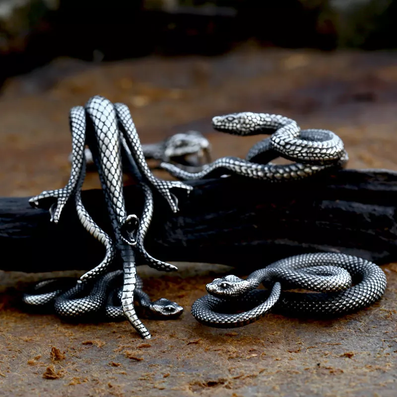2022 New Punk Three Heads Snake Pendant Necklace Unquie Neck Jewelry Pouplar Necklace Viking Wholesale