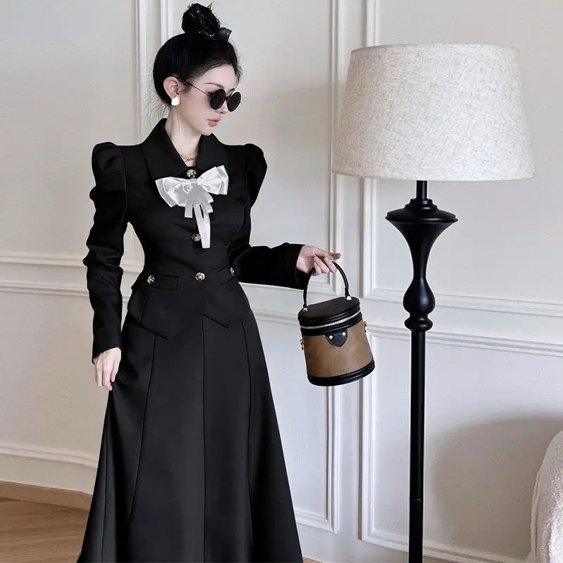 

Unique High-End Hepburn Style Temperament Design Sense Long Sleeve Black Suit Two-Piece Skirt Set 2022 Autumn New High Quality