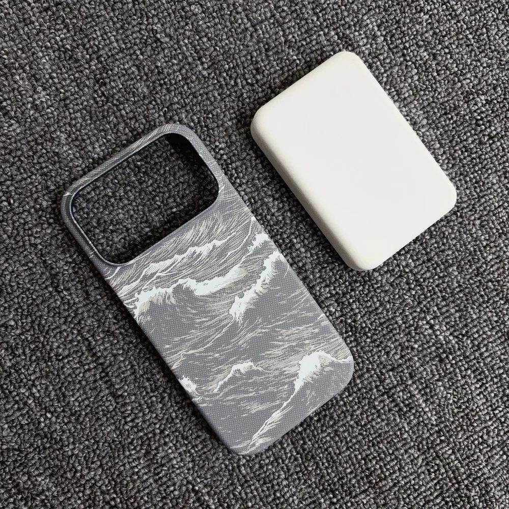 Sleek Carbon Fiber Kevlar Magnetic Wireless Charging Case
