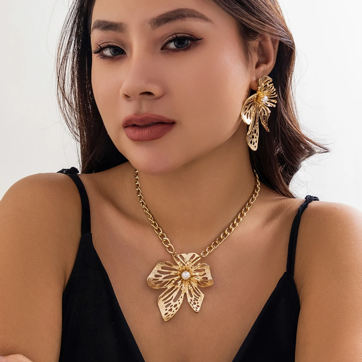 ExaggeratedLargeFlowerNecklaceandEarringsSetsforWomenElegant