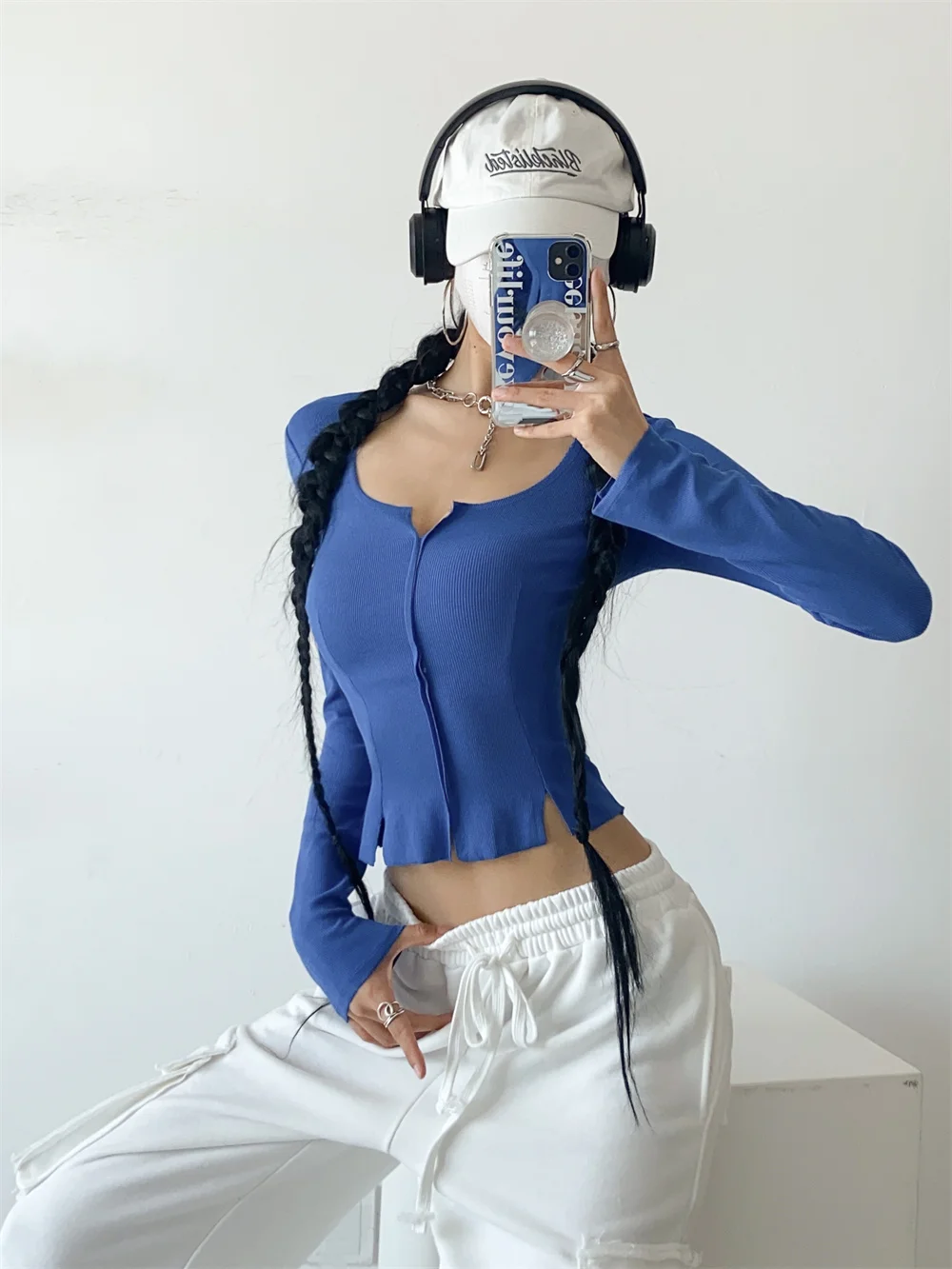 

Женская футболка с длинным рукавом, однотонная эластичная короткая футболка с круглым вырезом и разрезом, в уличном стиле, осень