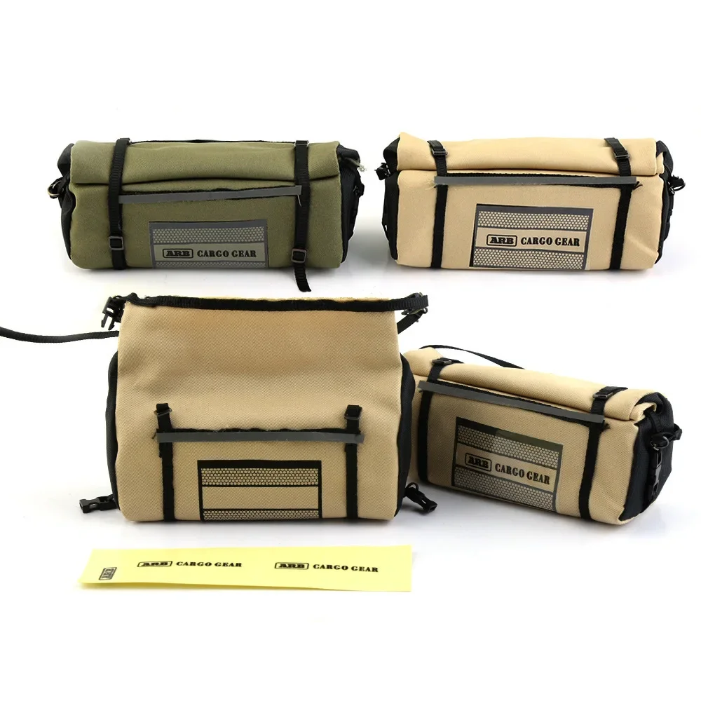Sac de toit de simulation pour voiture RC 1/10 fixé sur un TRX4 Defender vert, parfait pour le camping miniature.