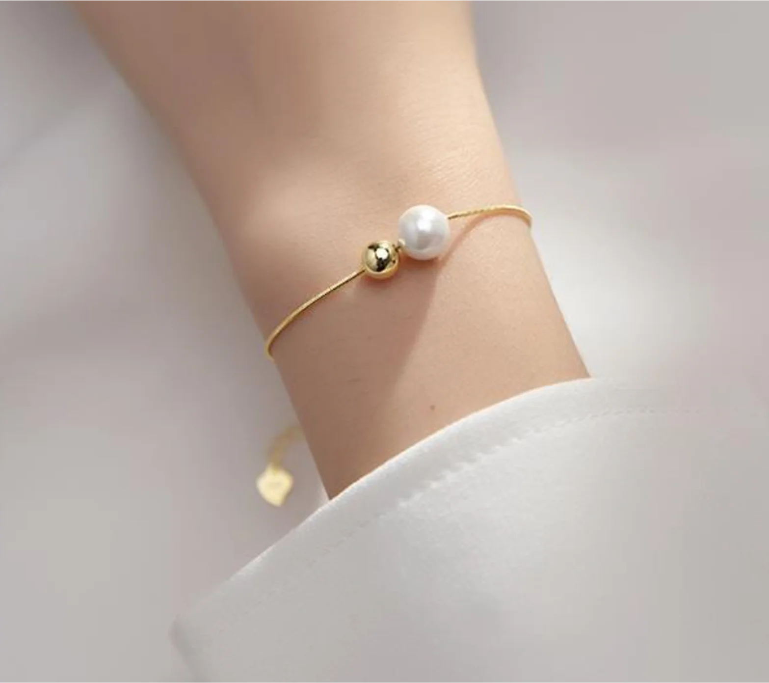 

2022 new trend Gold plated alloy simple design pearl Metal Ball Bracelets for women Fashion Jewelry