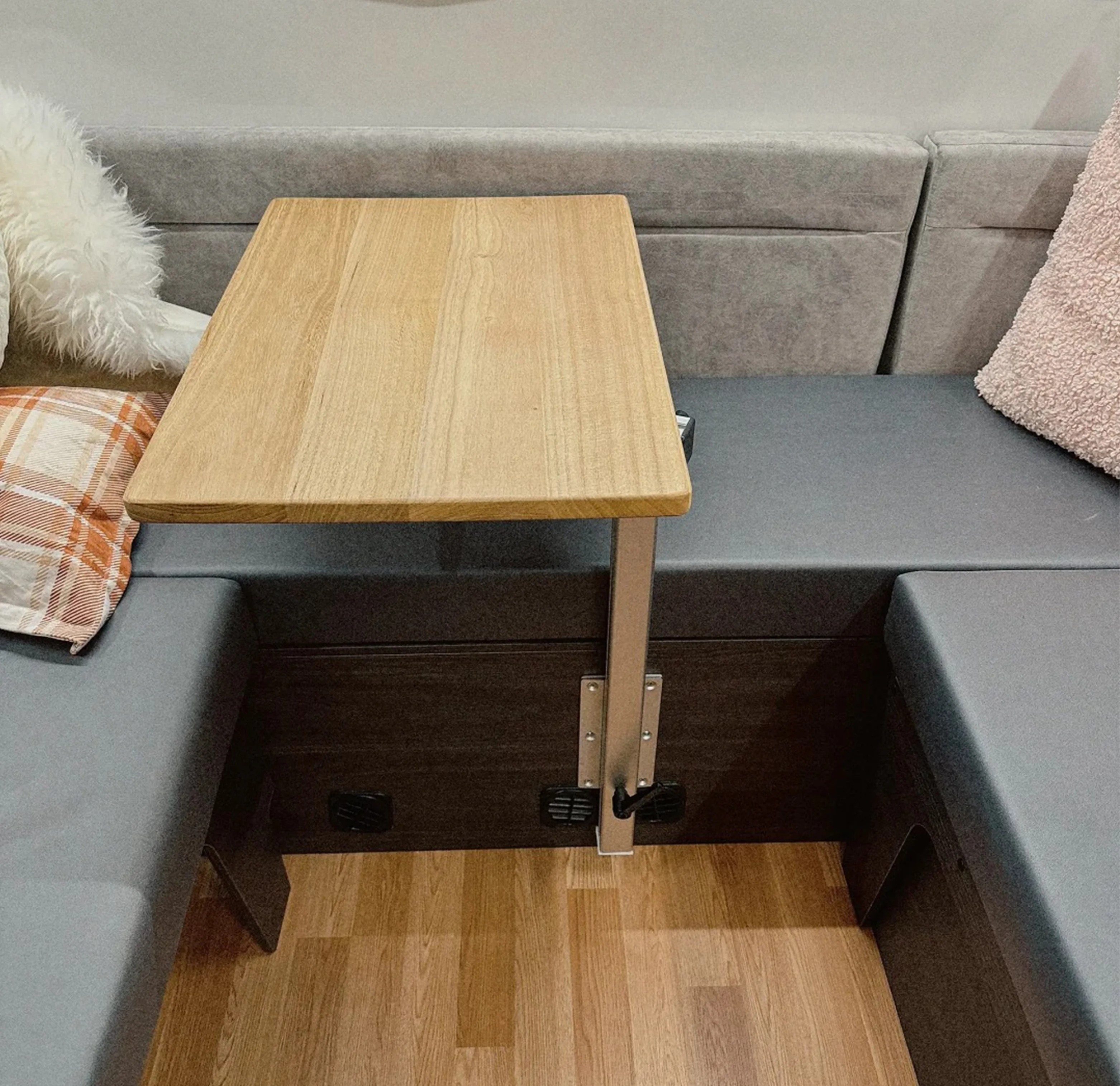 אביזרי סירה איכותיים מבית COMPAKS, רגל שולחן ניתנת לסיבוב וגובה מתכוונן