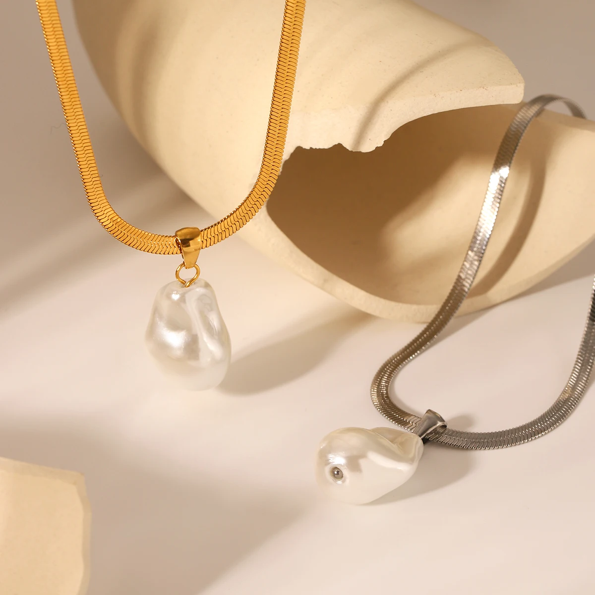 Huangchao Neue Edelstahl-Anhänger mit Simulierter Perle, Modische Exquisite Einfache Halskette mit Schlangenkette, Schmuckgeschenke für Damen