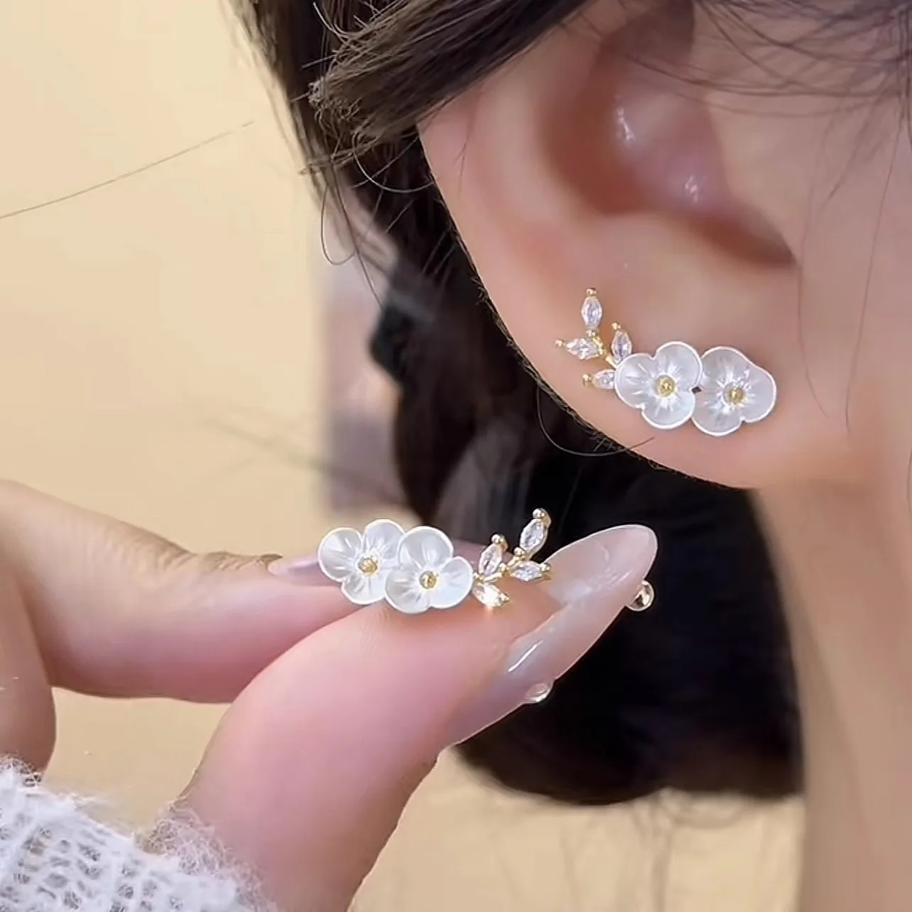 Koreanische Weiße Blume Stud Ohrringe Für Frauen Mädchen Exquisite Kristall Blütenblatt Blatt Temperament Ohrringe Schmuck Zubehör Geschenk