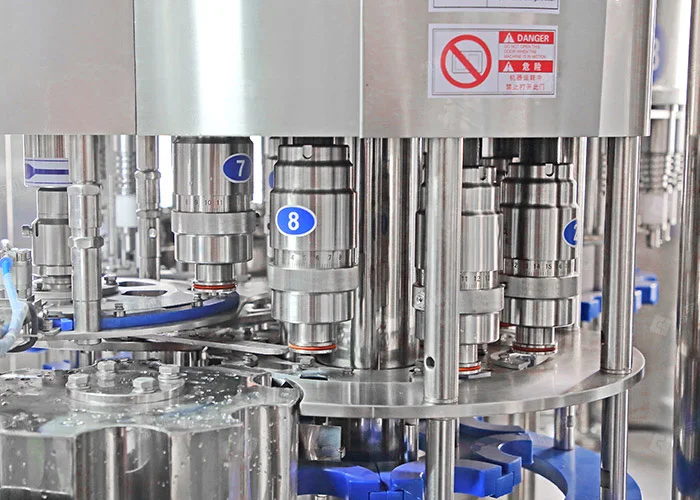 Macchina Automatica Personalizzata per il Riempimento di Acqua Pura e Purificata in Bottiglie PET da 250 ML, 500mL, 600mL, 750mL, 1 Litro, 2L - immagine 3