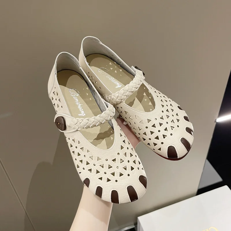 

2022 new summer hollow PU leather sandals female gladiator retro mesh breathable designer elegant and comfortable flat shoes