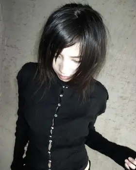 Fashionable American retro y2k Harajuku Millennium Spice Girl long-sleeved T-shirt with a button design and Gothic punk style 1
