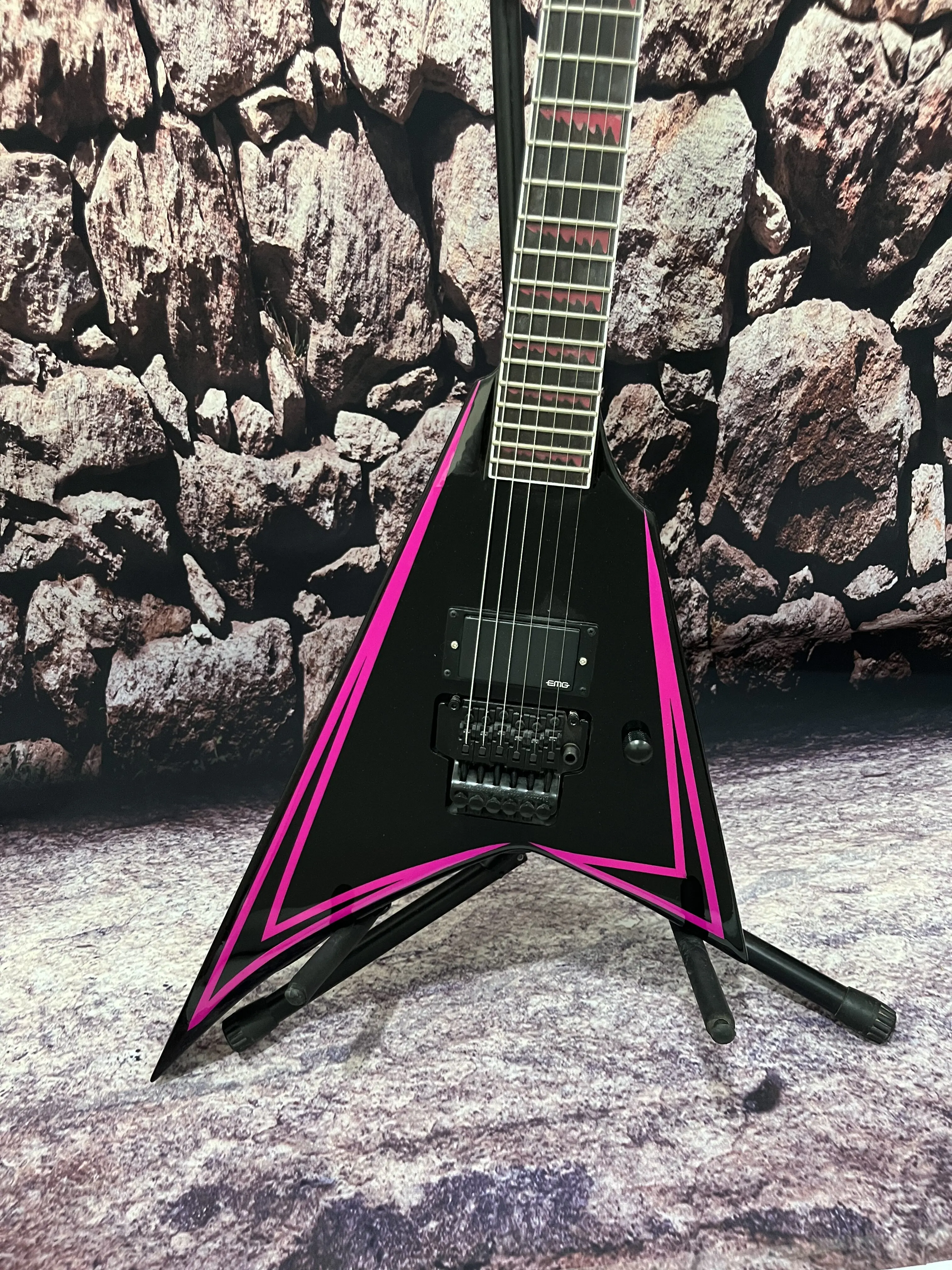 factory electric guitar tremolo system active pickup Purple line Mahogany body maple neck hot sale