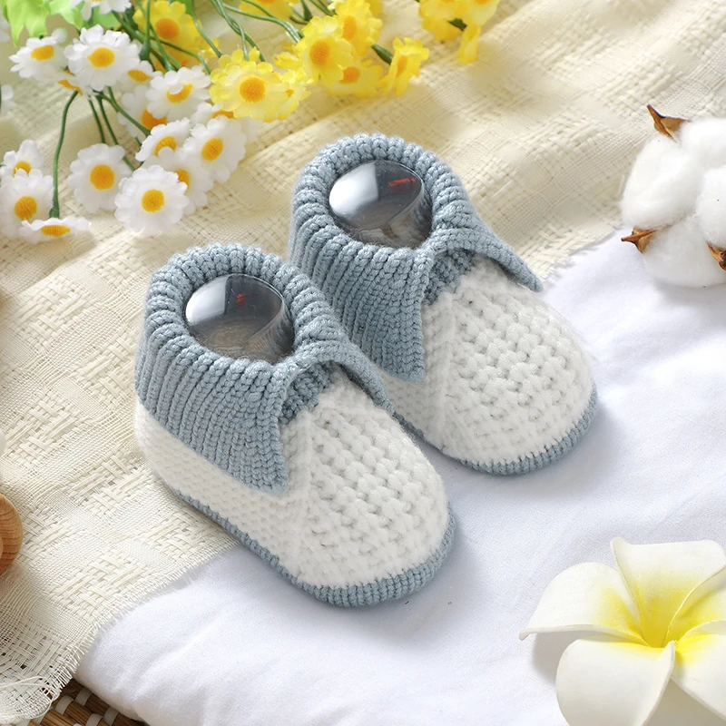 Newborn Baby Shoes Knit Infant Boys Girls Boots Fashion Patchwork Flanging Toddler Kid Crib Shoes 0-18M Chlid Footwear Cute Warm baby girl booties
