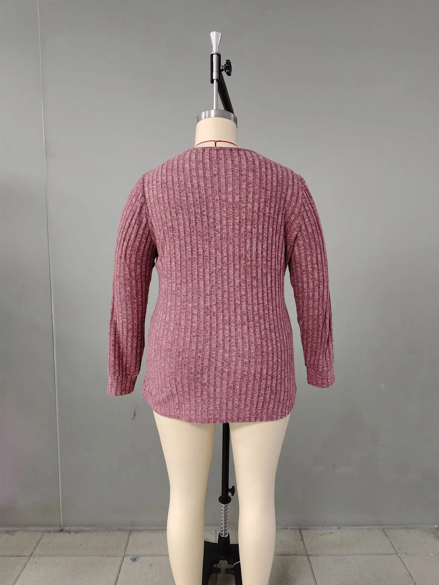 Stylish V-neck Design