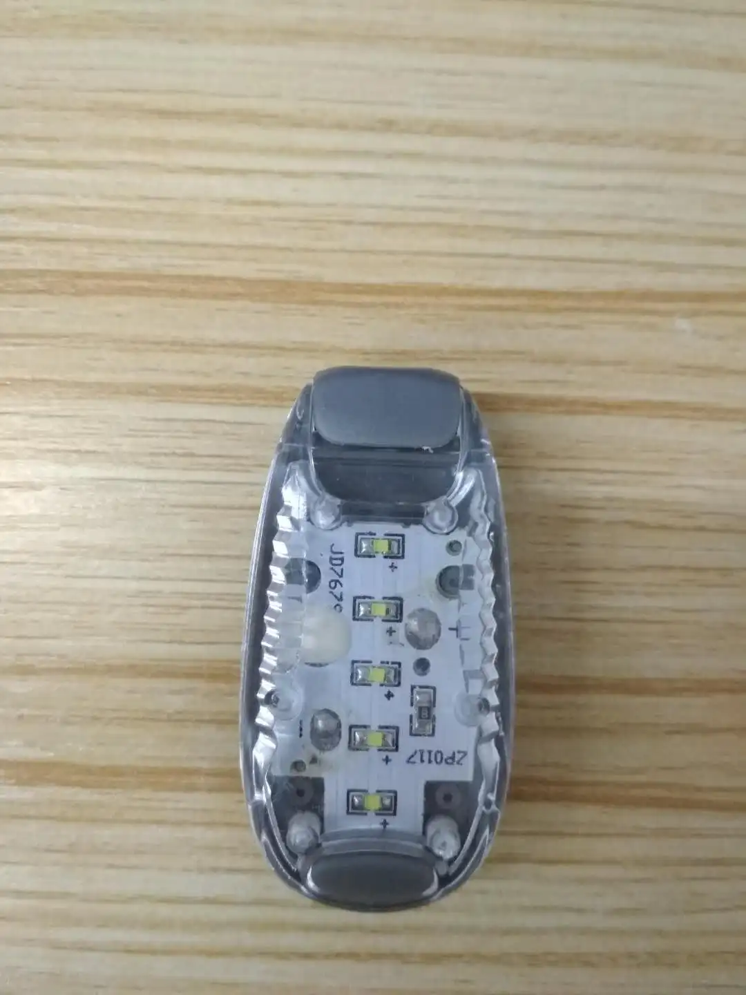 מנורת אזעקה אדומה כחולה LED עם קליפס, טעינה באמצעות USB, הבהוב בכתף, אזהרת בטיחות לאופניים