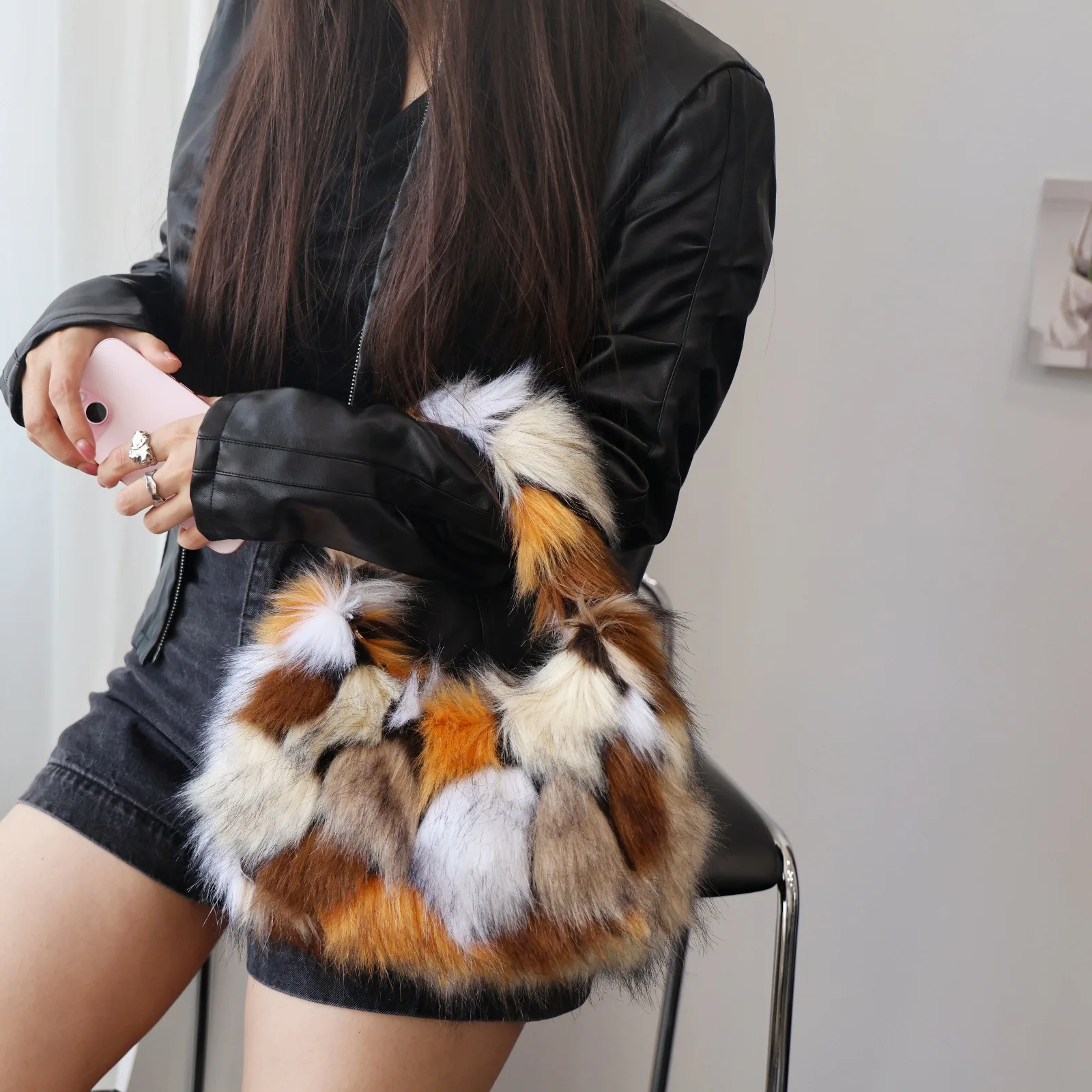 Spring Fashion Ladies Plush Leopard Print Shoulder Bag Large Capacity Slant Cross Dumpling Bag Soft Cotton Bucket Bag Style